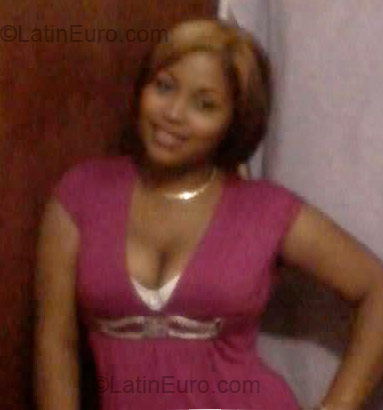 Date this pretty Dominican Republic girl Carolina from Santo Domingo DO2228