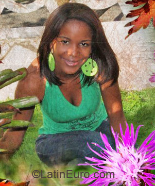Date this good-looking Dominican Republic girl Wanda from Santo Domingo DO2289