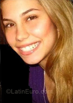 Date this voluptuous Brazil girl Roberta from Fortaleza BR1998