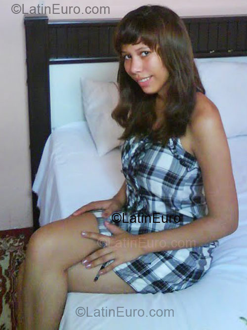 Date this sultry Brazil girl Hilary from Salvado BR2008