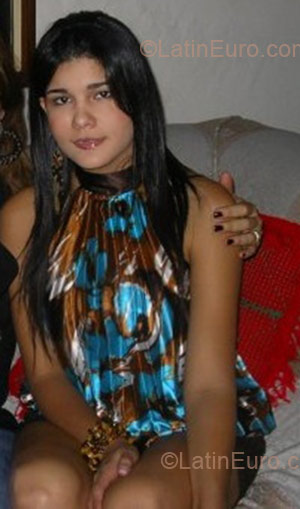 Date this lovely Colombia girl Adrea from Cali CO1938
