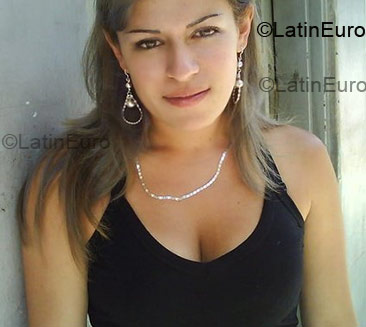 Date this pretty Colombia girl Johana from Manizales CO1939