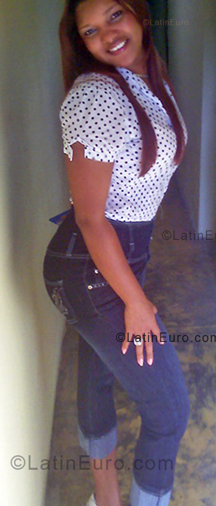 Date this passionate Dominican Republic girl Raynilda from Santo Domingo DO2376