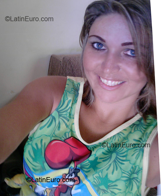 Date this happy Brazil girl Danielle from Vila Velha BR2052