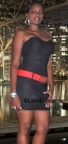 Date this funny Dominican Republic girl Angreinys from Santo Domingo DO2447