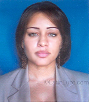 Date this voluptuous Dominican Republic girl YANEIRI from Santo Domingo DO2803
