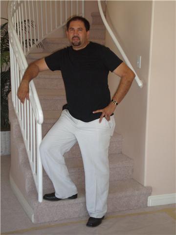 Date this happy United States man Cesar from Moreno Valley US5090