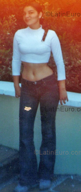 Date this happy Colombia girl Moncada83 from Armenia CO2731