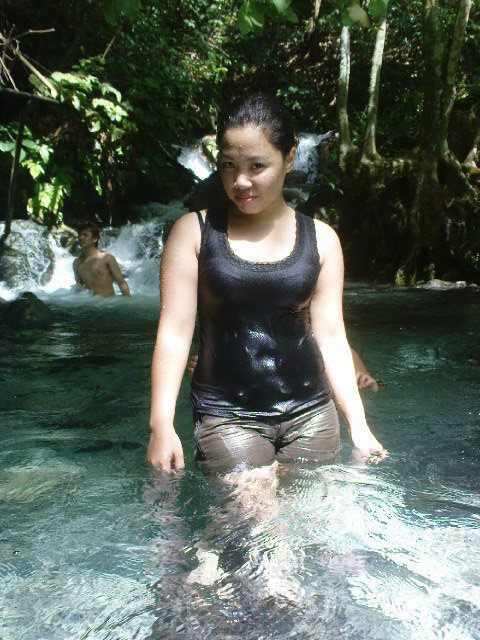Date this voluptuous Philippines girl Janine from Cebu PH267