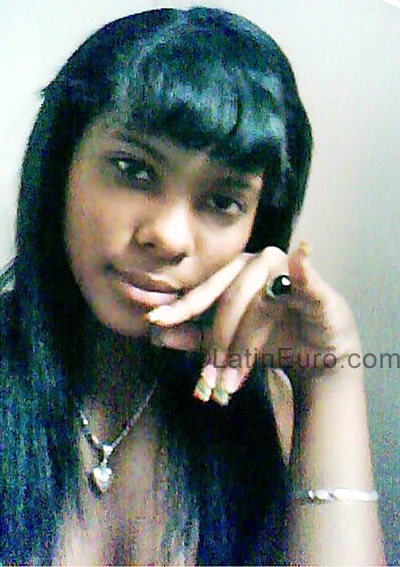 Date this athletic Dominican Republic girl Indhira from Santo Domingo DO3197