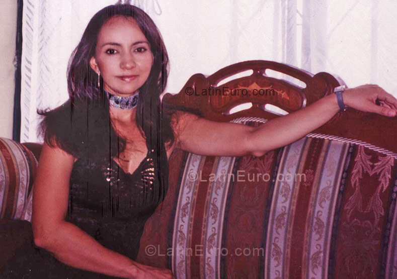 Date this happy Colombia girl Zulma Patricia from Cali CO2870