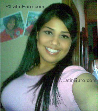 Date this sultry Dominican Republic girl Yirandi from Santo Domingo DO3282