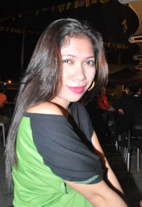 Date this attractive Philippines girl Ika from Quezon City PH270