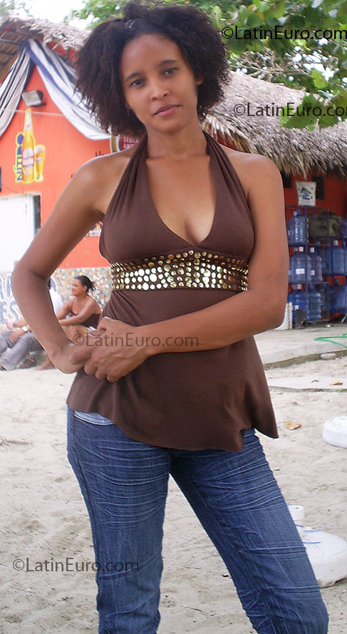 Date this charming Dominican Republic girl Daynna Yanitza from Puerto Plata DO3347