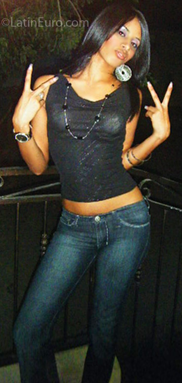 Date this passionate Dominican Republic girl Zuleyka from Santiago DO3353