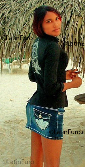 Date this attractive Dominican Republic girl Eli Esther from Santo Domingo DO3377