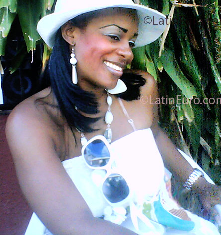 Date this hot Dominican Republic girl Farah from Santo Domingo DO3394