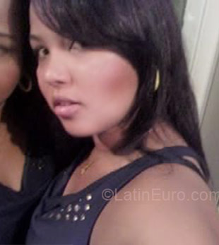 Date this good-looking Brazil girl Cintia from Itaperuna BR2404