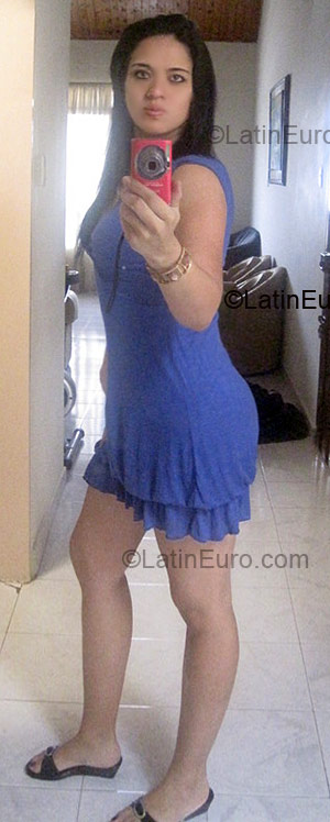 Date this voluptuous Colombia girl Angelica from Armenia CO3139