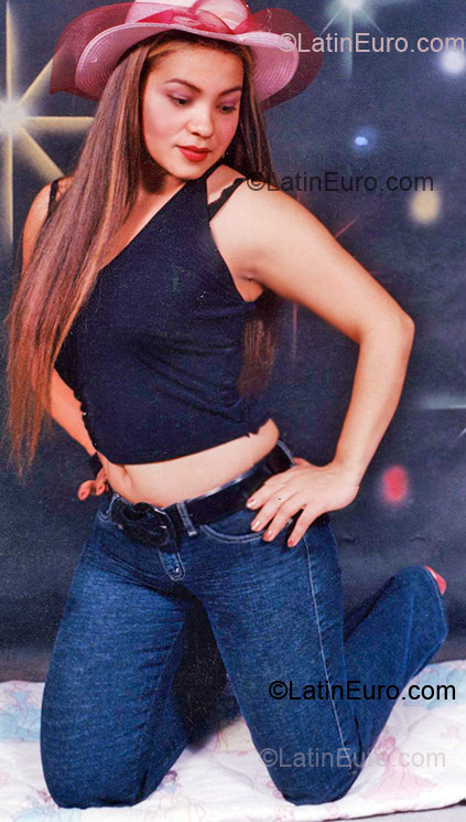 Date this sensual Honduras girl Blanca Estala from Comayaguela HN153