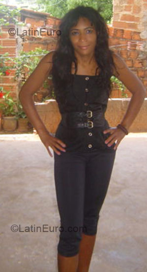 Date this hot Brazil girl Vania from Goiania BR5153