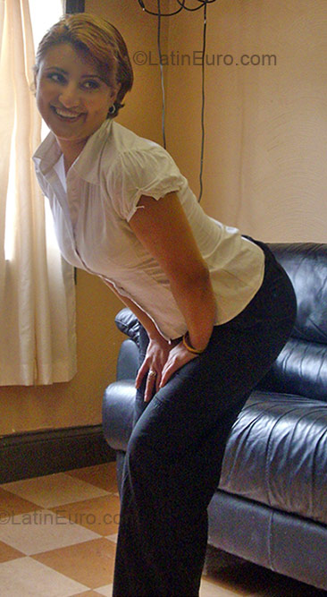 Date this nice looking Colombia girl Janneth from Cali CO3298