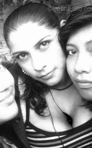 Date this foxy Colombia girl Edna from Bogota CO3324
