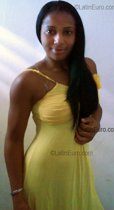 Date this tall Dominican Republic girl Magdeline from Santo Domingo DO3694