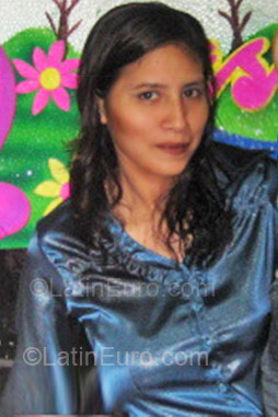 Date this nice looking Peru girl PRINSSE from Lima PE240