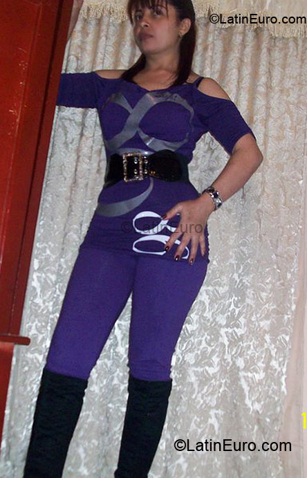 Date this nice looking Colombia girl Maria from Bogota CO3437