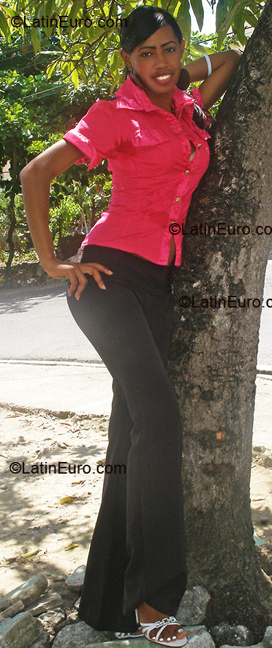 Date this hot Dominican Republic girl Perla Maria from Santo Domingo DO3781