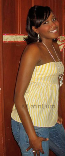 Date this foxy Dominican Republic girl Fezi from Santo Domingo WS1