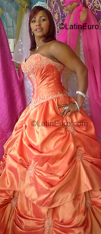 Date this hard body Dominican Republic girl Johanny from Puerto Plata DO3818