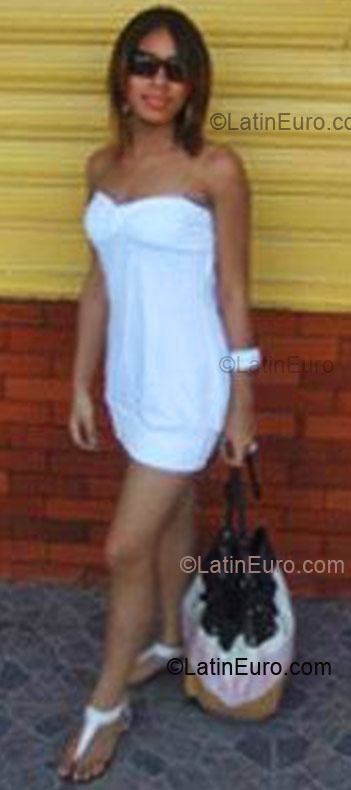 Date this sensual Dominican Republic girl Pamela from Santo Domingo DO3943
