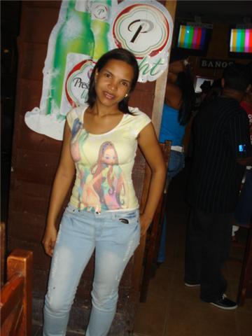 Date this athletic Dominican Republic girl Yessi from Santo Domingo DO3973