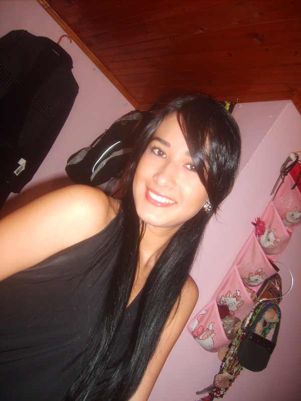 Date this nice looking Colombia girl Bibiana from Armenis CO3843