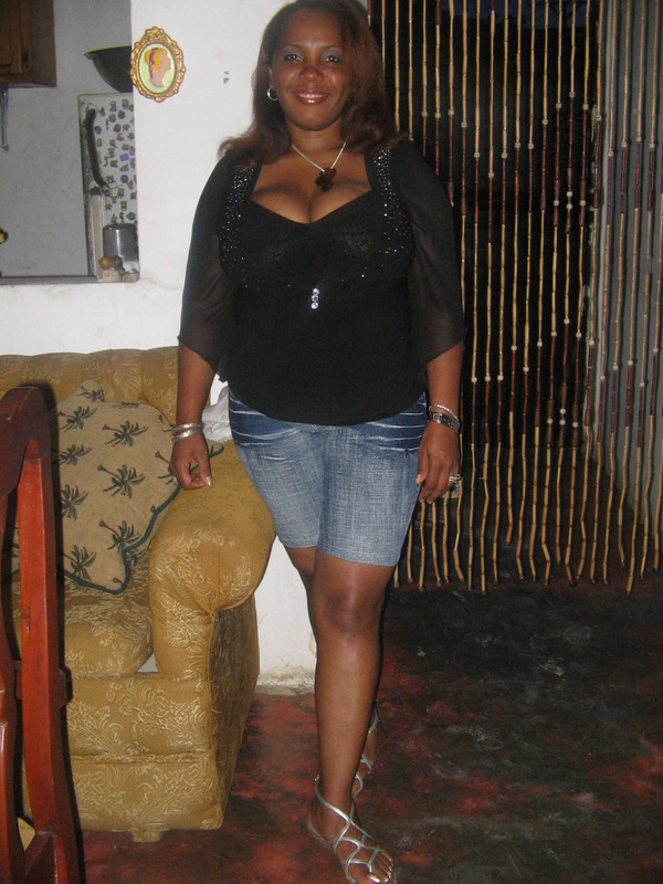 Date this happy Dominican Republic girl Virginia from Santo Domingo DO4017