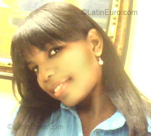Date this fun Dominican Republic girl Carla from La Vega DO4031