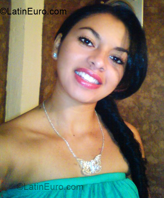 Date this beautiful Colombia girl FERNANDA from Cali CO3901