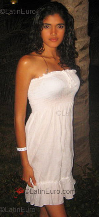 Date this athletic Dominican Republic girl Jusuarys from Santo Domingo DO4064