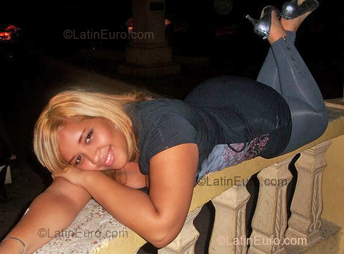 Date this sultry Dominican Republic girl Samanda Bodden from Santo Domingo DO4079