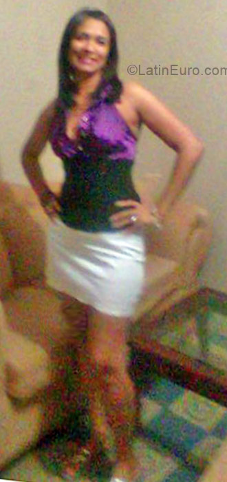Date this good-looking Dominican Republic girl Lucilenia from Santo Domingo VC3