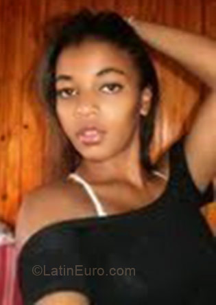 Date this nice looking Brazil girl Cassia from Embu BR6167