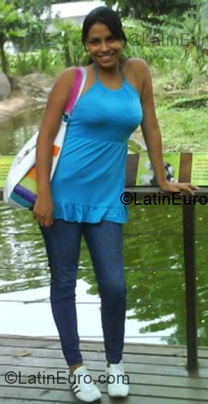 Date this lovely Colombia girl Leidy Jhoanna from Cali CO3978