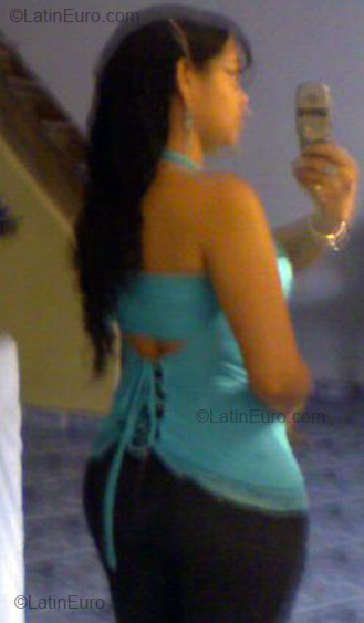 Date this gorgeous Colombia girl Yenny from Medellin CO4019