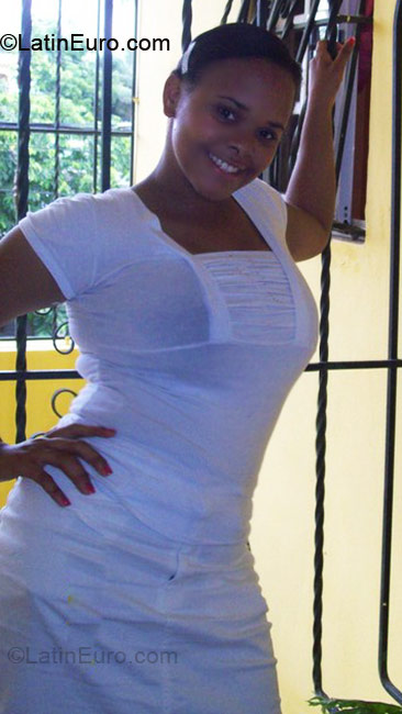 Date this charming Dominican Republic girl Riseli from Santo Domingo DO4149