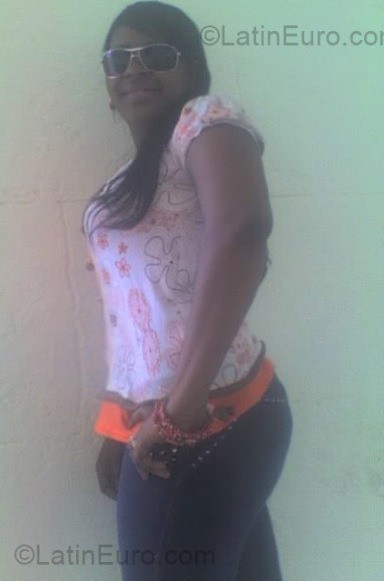 Date this voluptuous Dominican Republic girl Anairis from Santodgo DO4166