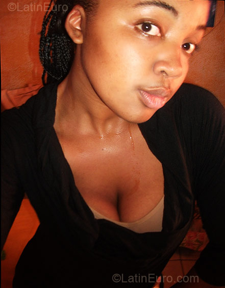 Date this good-looking Brazil girl Veronica from Sao Paulo BR5934