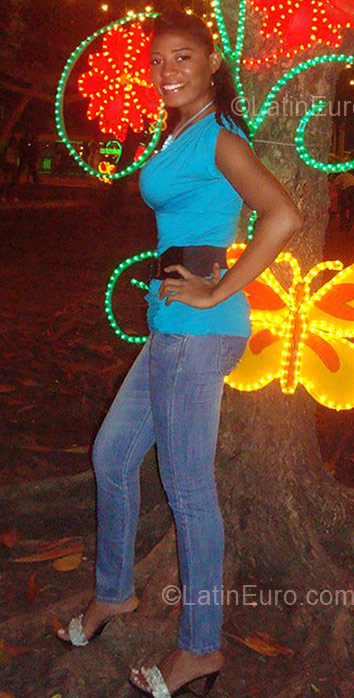 Date this exotic Colombia girl Daniela from Cartagena CO4184