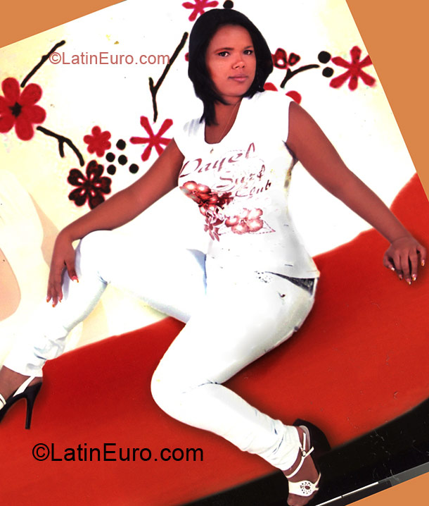 Date this exotic Dominican Republic girl Daura from  DO4286